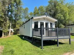 The Warrens - 2 bed caravan for 4 & private hot tub - Edlingham