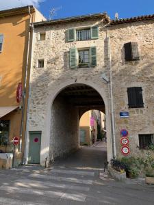 Maisons de vacances Valbonne Village XVII Century 2BDR Stone House : photos des chambres