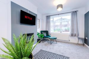 Welcoming 3 bed home, 10 mins from Chester races and zoo