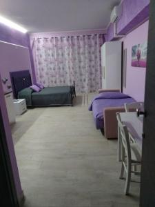 ALLOGGIO VIOLA nel CUORE DI SORIANO