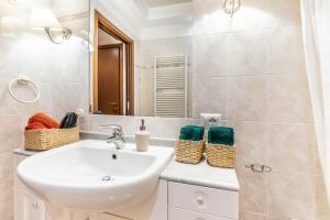 Prada House - Posto Auto Coperto