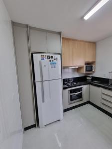 Apto Av Brasil Quadra mar