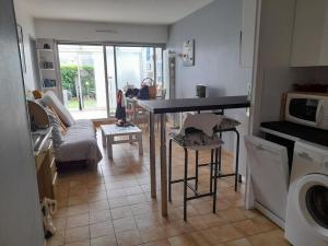 Appartements F1 veranda jardinet en residence front de mer : photos des chambres