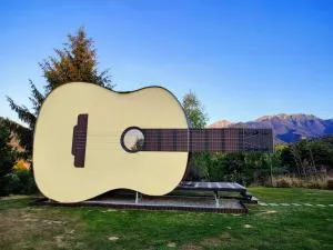 Guitar House - Symphony Resort - Ришнов