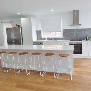 Tuggerah lakefront 4 bed 2 bath home with stunning views