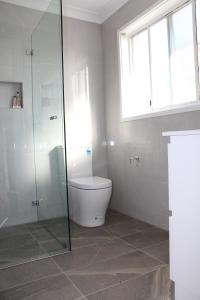 Tuggerah lakefront 4 bed 2 bath home with stunning views