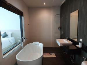 Far Beach House, Cha-am