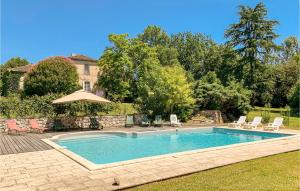 Maisons de vacances Awesome home in Villeneuve sut lot with Outdoor swimming pool, 10 Bedrooms and Internet : photos des chambres