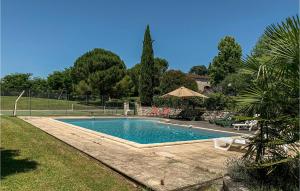 Maisons de vacances Awesome home in Villeneuve sut lot with Outdoor swimming pool, 10 Bedrooms and Internet : photos des chambres