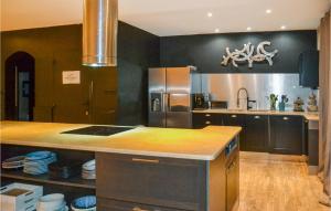 Maisons de vacances Cozy Home In Fleury With Wifi : photos des chambres