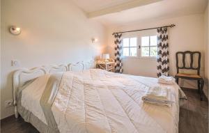 Maisons de vacances Lovely Home In Ste-anastasie-s-issole With Kitchen : photos des chambres