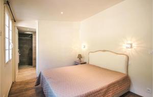 Maisons de vacances Lovely Home In Ste-anastasie-s-issole With Kitchen : photos des chambres