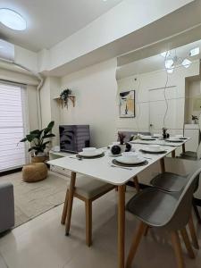 Happirest Cozy Crib (2-Bedroom with Balcony) - Lumiere Residences, Pasig City