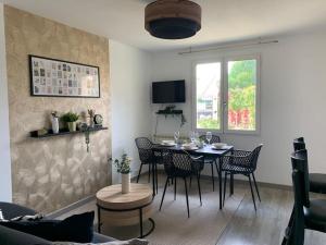 Appartements Appartement proche Asterix, Chantilly, CDG, piscine 15 Juin au 30 Aout : photos des chambres