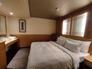 Phòng Đôi không có Cửa sổ (Double Room without Window)