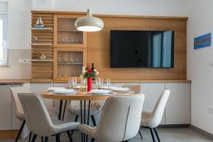 Holiday house Lumina - outdoor swimming pool, 4 bedrooms, WIFI