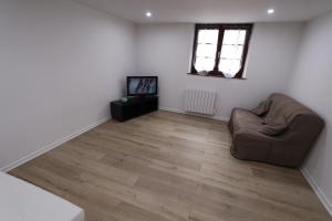 Appartements HOMEDAY F2 tous confort tres bien place num4 : photos des chambres