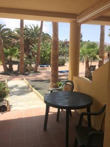 *1 bed apt, fibre, 200mt beach, 2 mins barsshops*