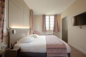 Hotels Hotel Restaurant La Hoirie : Chambre Triple Premium Contemporaine