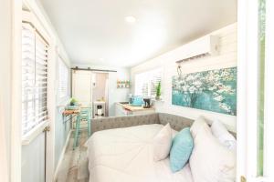 The Container Retreat @ 290 Wine Trail #1 Escape to Hye, TX