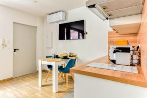 Appartements Jacuzzi superbe appartement avec parking centre : photos des chambres