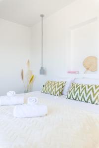 Yalos Mykonos 4 Bedroom Luxury house 5 minute from Ornos Beach w sea & Sunset view