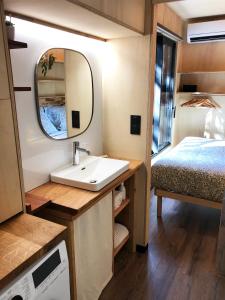 Vaimiti, cabane cosy sous les pins (50m de la plage)