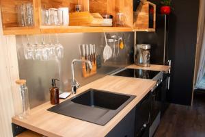 Vaimiti, cabane cosy sous les pins (50m de la plage)