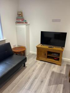 Lovely, Sleeps 8, Cafe Bars, Central Formby