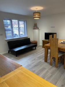 Lovely, Sleeps 8, Cafe Bars, Central Formby