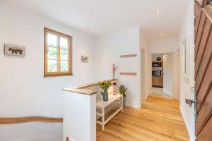 Landhaus Karbach mit Gartensauna und Hot Tub, eingezäunter Garten, 4-10 Personen