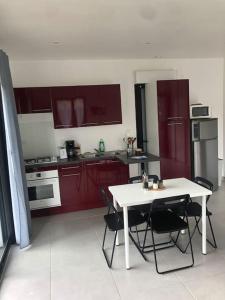 Charment logement avec parking et jardin privatif