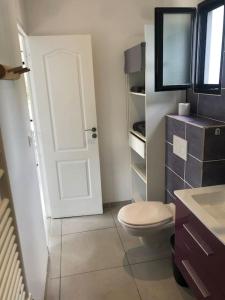 Charment logement avec parking et jardin privatif