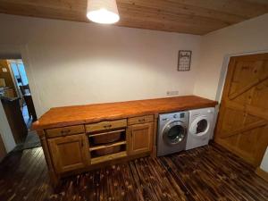 John the mills cottage spaHot tub private beach