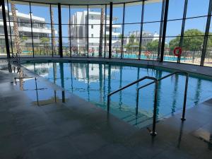 CASA CASU NEW STUNNING 3 BED RAISED GROUND FLOOR APARTMENT & HUGE BALCONY WITH SEA POOL & MOUNTAIN VIEW INDOOR & OUTDOOR SWIMMING POOLS & GYM WALKING DISTANCE TO BEACH PORT Estepona TRAVELLER AWARD 2023