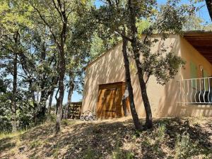 Maisons de vacances Le Dourmidou - Gite avec piscine chauffee, au pied du Luberon : Maison 2 Chambres