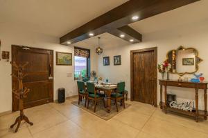 StayVista at Arncliff Villa 5 Mins from Mall Road