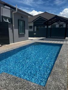 Villa Pool Kepala Batas
