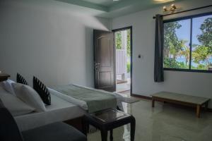 Clouds Beach Retreat Laamu Gan