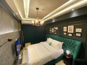 Du LoVeRe at Anderson Apartment