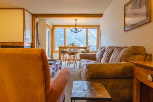 SH402 Summit Condo