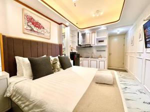 KamaLaaa at Benson Apartment