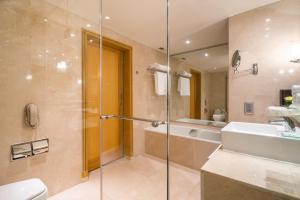 Holiday Inn Bangkok Silom by IHG