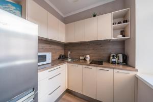 Stylish Latvian Classic 1-Bedroom Apartment Near City Center, Parks & Public Transport Links