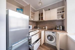 Stylish Latvian Classic 1-Bedroom Apartment Near City Center, Parks & Public Transport Links