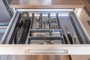 Stylish Latvian Classic 1-Bedroom Apartment Near City Center, Parks & Public Transport Links