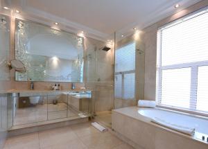 The Clarendon - Bantry Bay