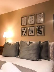 The White Hart Rooms