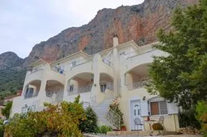 West Red Rock and View Leonidio maisonette studio - Sampatiki