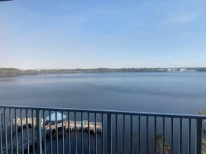 Lake view condo close to Disney